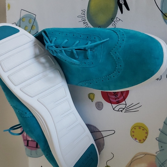 Beautiful teal Cole Haan wing tip casual shoes - Picture 3 of 4